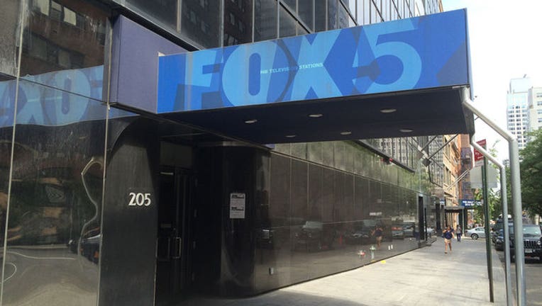 914ee433-Fox 5 Studio