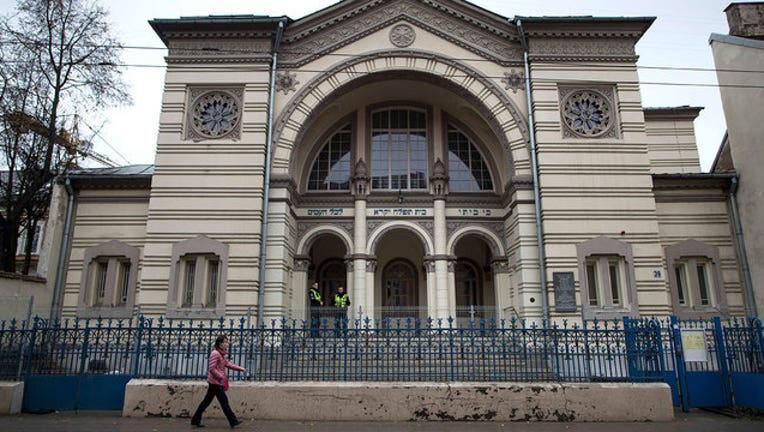 6d96d7d6-lithuania-synagogue-ap-wnyw_1565185481986.jpg