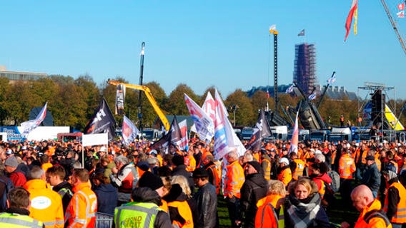 Dutch construction workers protest environmental rules
