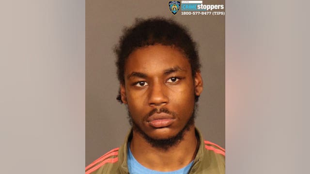 Suspect at large after escaping police in NYC