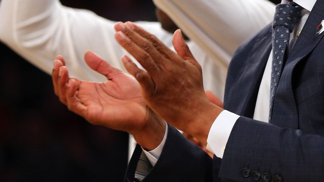'Silent jazz hands' encouraged over clapping, poses issue for students with anxiety or sensory sensitivity