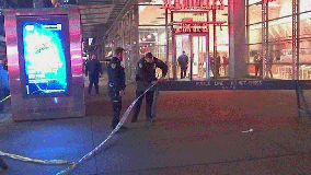 4 men hurt during brutal brawl in Midtown Manhattan