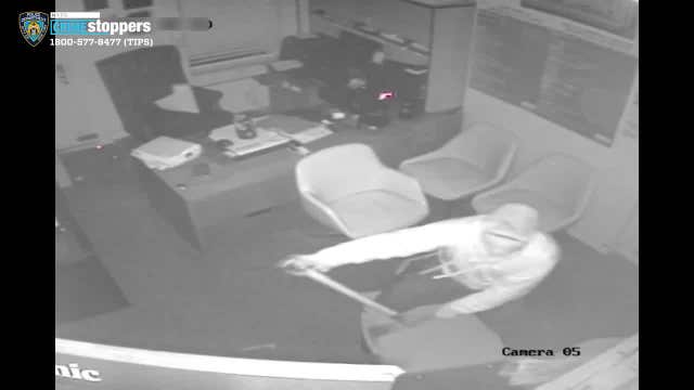 $170,000 stolen in Brooklyn safe break-in