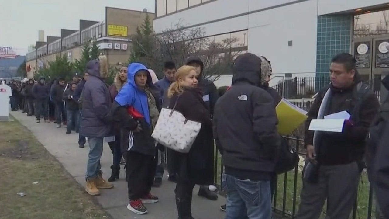 Immigrants in New York line up for driver's licenses under ...
