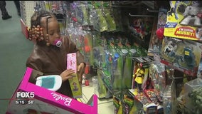 Nassau police take over 100 homeless children on Christmas shopping spree