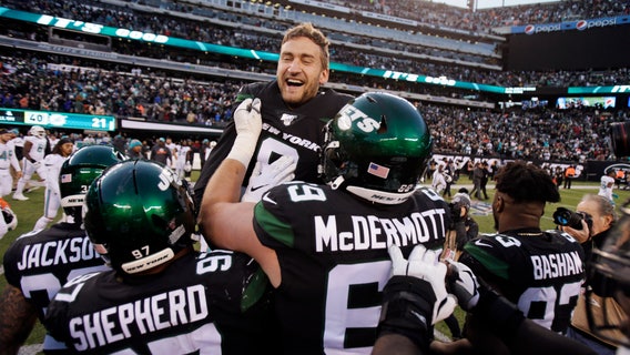 Ficken's FG as time expires leads Jets past Dolphins 22-21