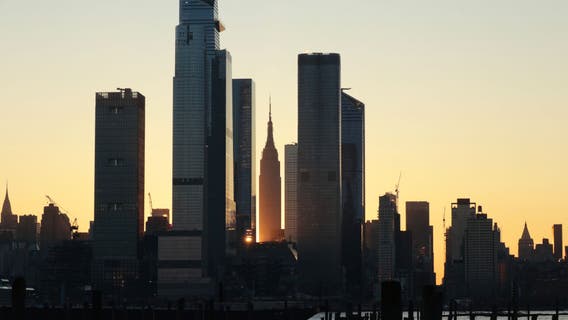 New Amazon lease for NY space renews debate over failed deal