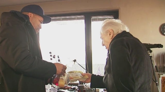 Delivering hot meals to homebound New Yorkers on Christmas