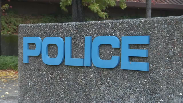 Santa Rosa police fire 3 rounds at suspect carrying umbrella