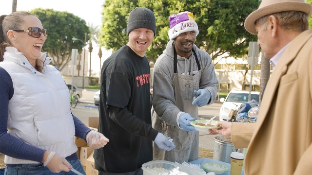 Volunteering and other altruistic acts can ease physical pain, study suggests