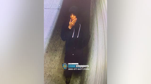 Suspect sought after stabbing in the Bronx