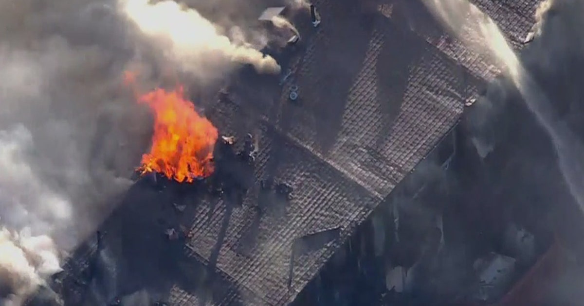 Fire torches row of townhouses on Staten Island | FOX 5 New York
