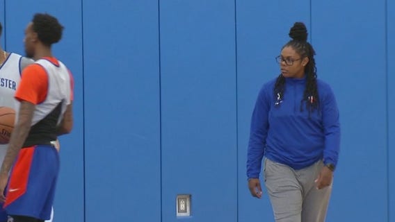 Coach Lisa Willis breaks barriers with Westchester Knicks
