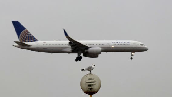 Flames in engine force emergency landing at Newark-Liberty