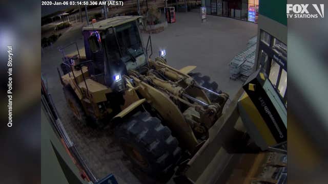 VIDEO: Thief in construction vehicle steals ATM