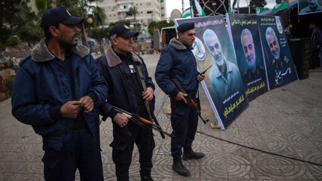 Thousands mourn Iranian general as region braces for revenge