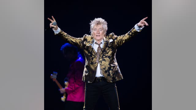 Rod Stewart, son, accused of battery in New Year's Eve fight