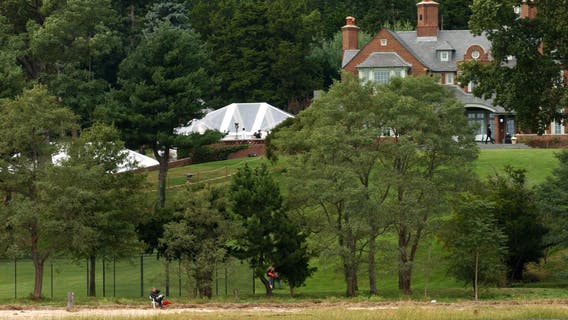 Neighbors worried about smelly manure from Billy Joel horse stable plan