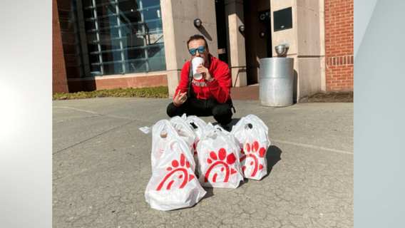 Chick-fil-A-loving college students buy plane ticket to satisfy craving, order $200 worth of fast food