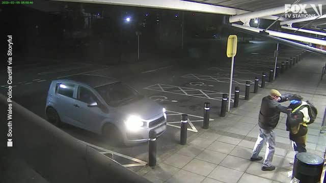 77-year-old man uses boxing skills to fight off robber