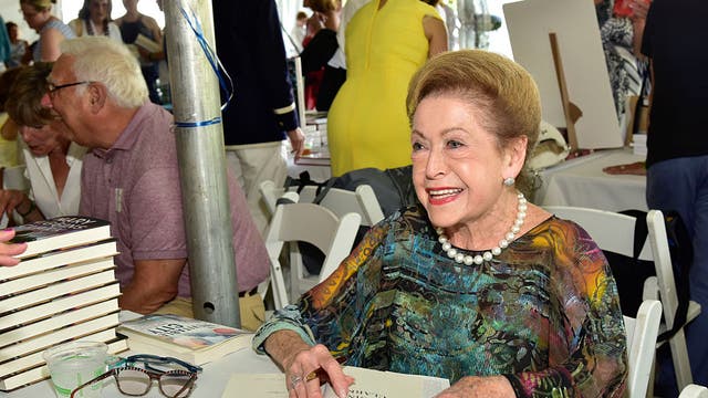 Author Mary Higgins Clark, 'Queen of Suspense,' dead at 92