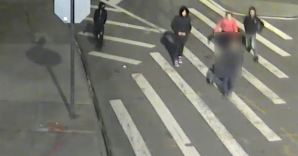 NYPD: Group of suspects attack, rob man in the Bronx | FOX 5 New York
