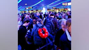 'Confused and frustrated': Virus screenings jam US airports