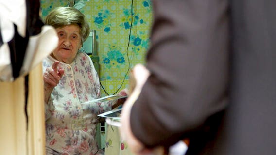 Volunteers work to provide meals for Holocaust survivors amid coronavirus crisis