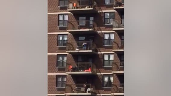 Saxophonist plays “New York, New York” from balcony in Brooklyn
