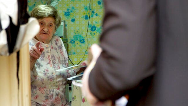 Volunteers work to provide meals for Holocaust survivors amid coronavirus crisis