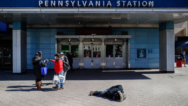 'I can do it.' Couple braves pandemic to help homeless in NYC