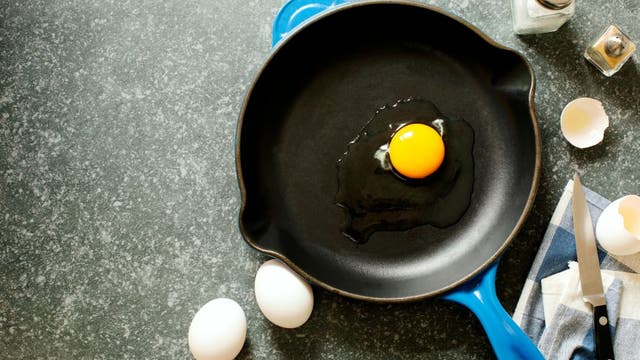 Celebrity chefs offer quarantine-friendly cooking tips, recipes during coronavirus outbreak