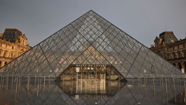 Louvre Museum bans cash over virus fears