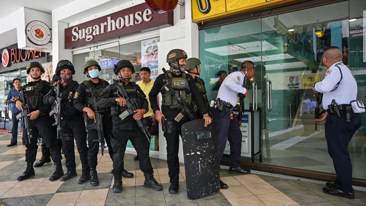 Ex Security Guard Releases Hostages In Philippines Fox 5