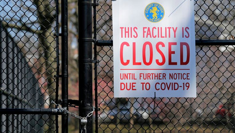 Sign on locked tennis courts