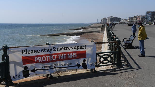 Global death toll from coronavirus surpasses 200,000