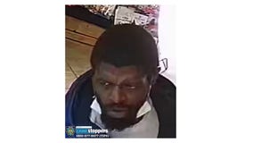 Man steals money out of woman's pocket in Chelsea deli