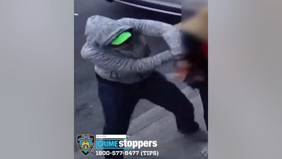 Man jumps out of vehicle to assault, steal woman's phone, police say