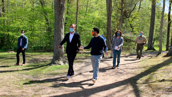 Connecticut police look to educate before enforcing distancing rules