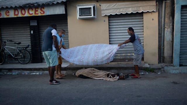 Virus surge in Brazil brings a coffin shortage