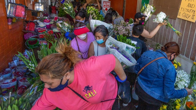 Talking produces ‘airborne droplets’ that can linger up to 14 minutes in air, researchers say