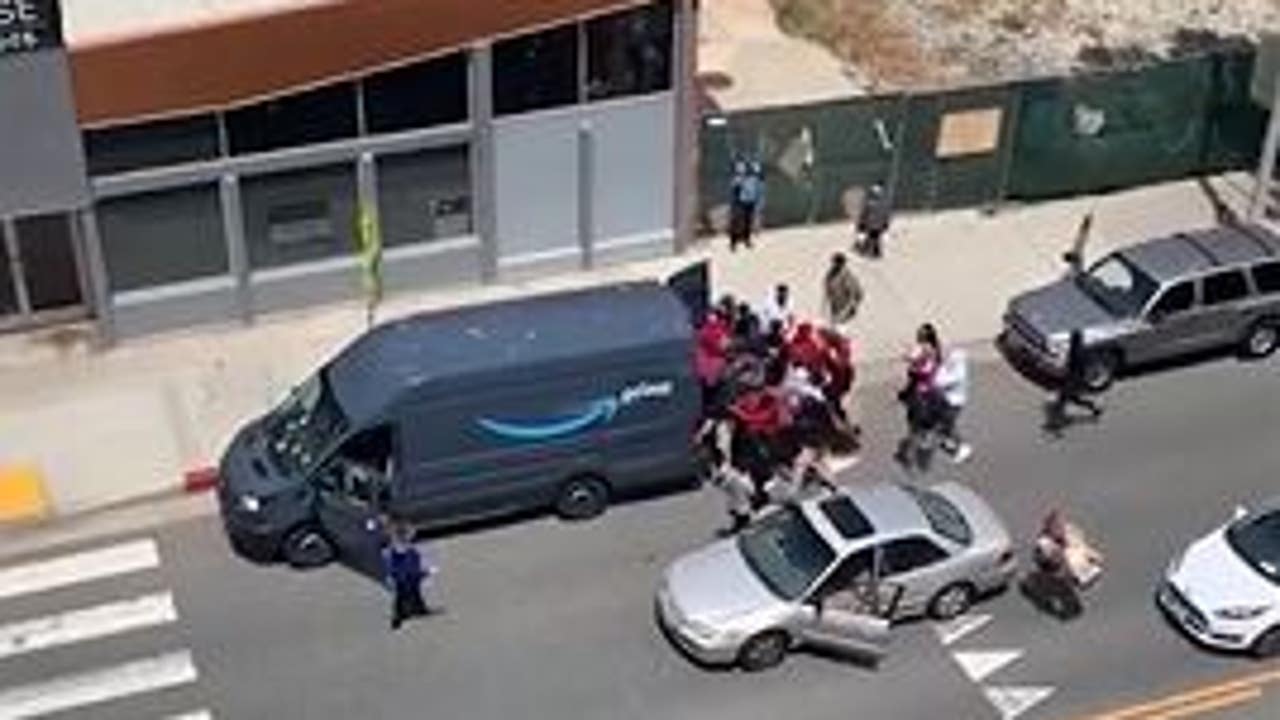 Video shows looters raiding Amazon van in Santa Monica, California