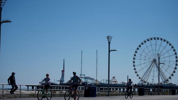 Atlantic City OKs booze on the Boardwalk to boost crowds
