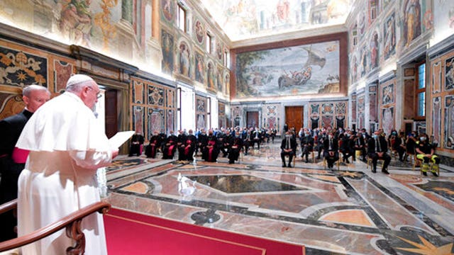 Pope Francis calls coronairus nurses, doctors heroes
