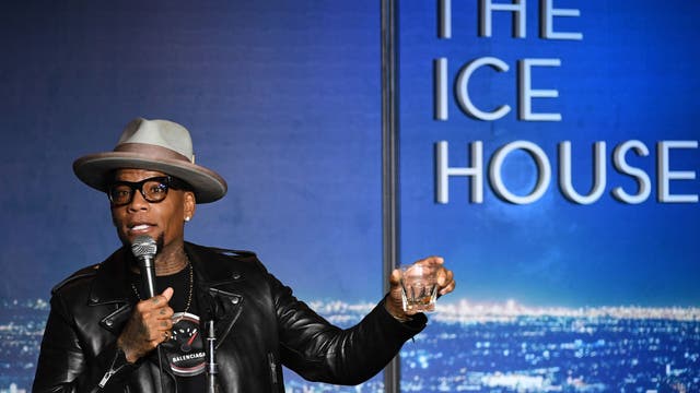 Comedian DL Hughley COVID-19 positive after collapsing onstage