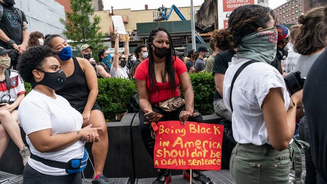Man who charged New York protesters with knife claw arrested
