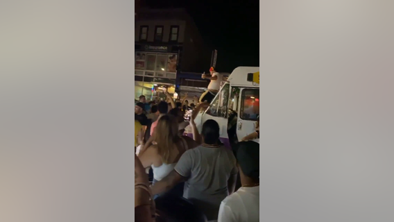 Hundreds pack street, ignore social distancing guidelines in Queens