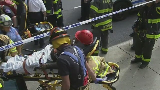 Scaffolding collapses in Manhattan; 1 dead