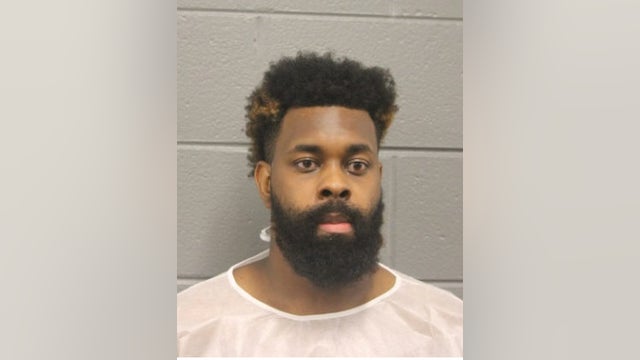 Man charged with aggravated battery after striking police officer with skateboard