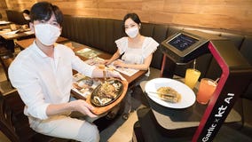 Restaurant replaces servers with robots